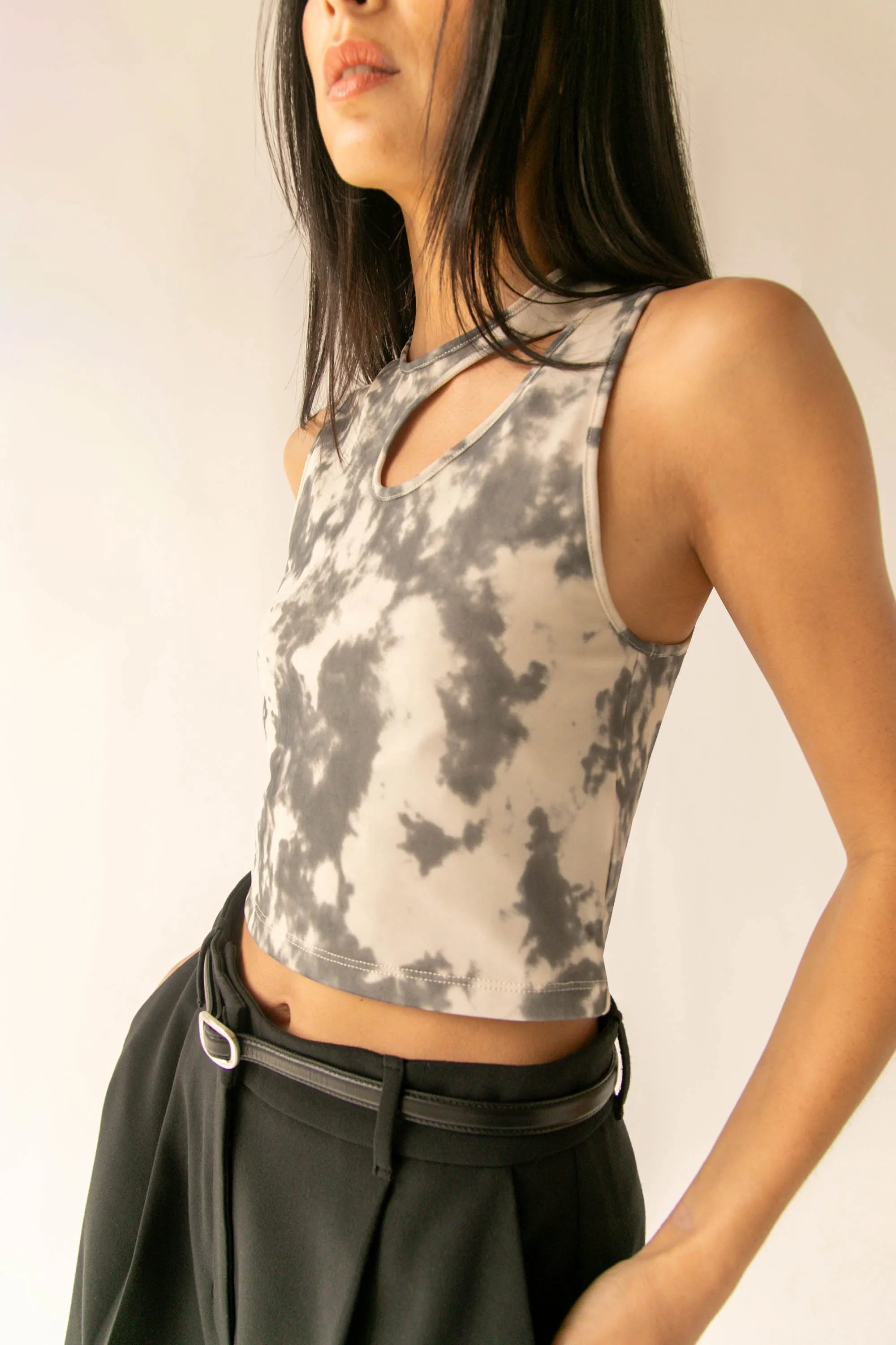 CROPPED TANK WITH CUTOUT