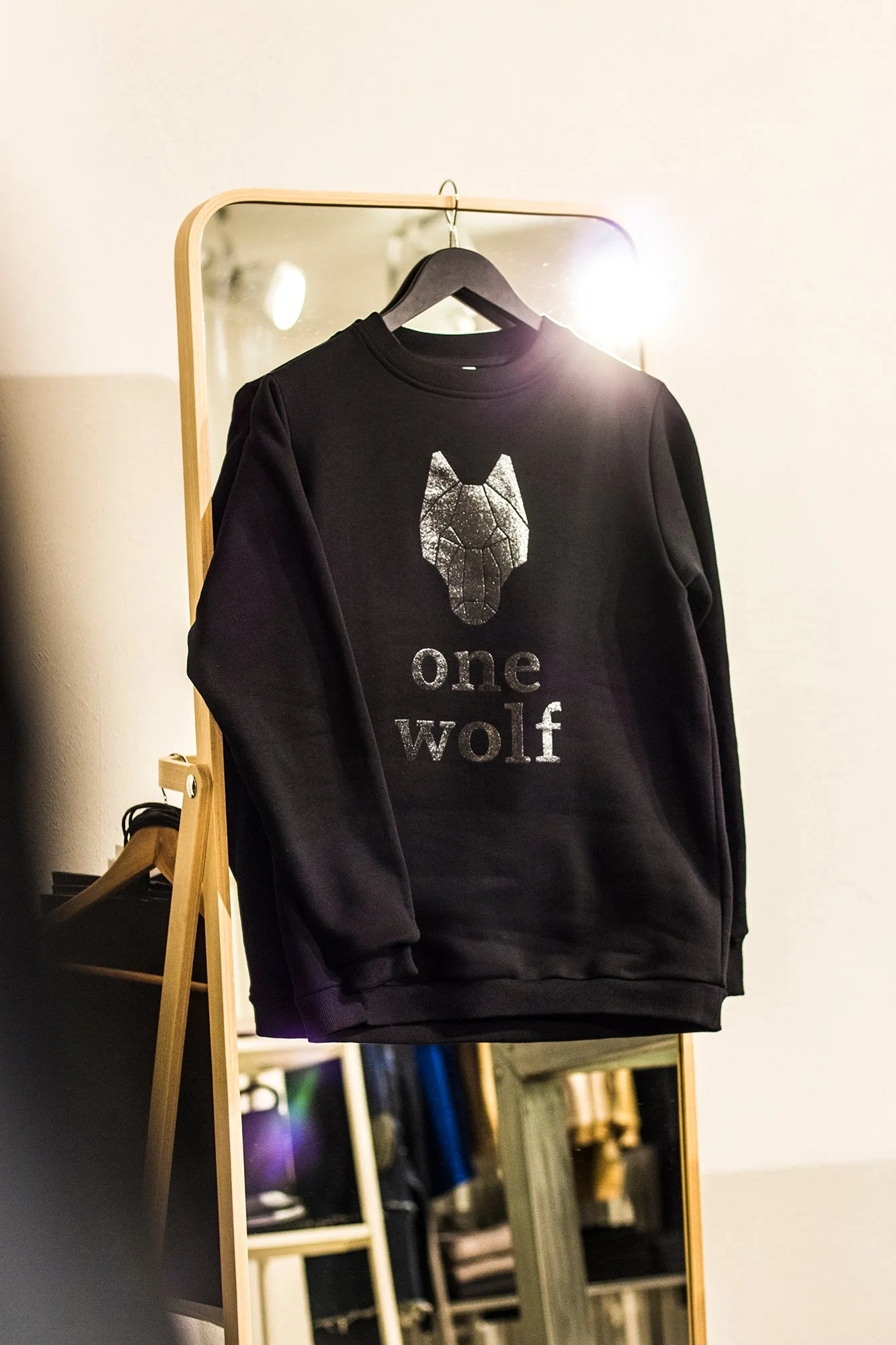 One Wolf logo sweater black/black