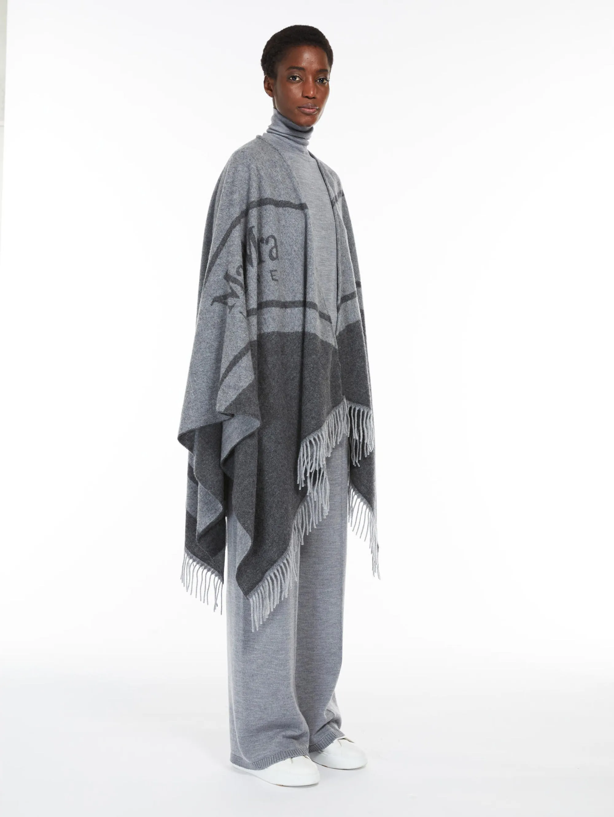 Poncho con Frange Grigio