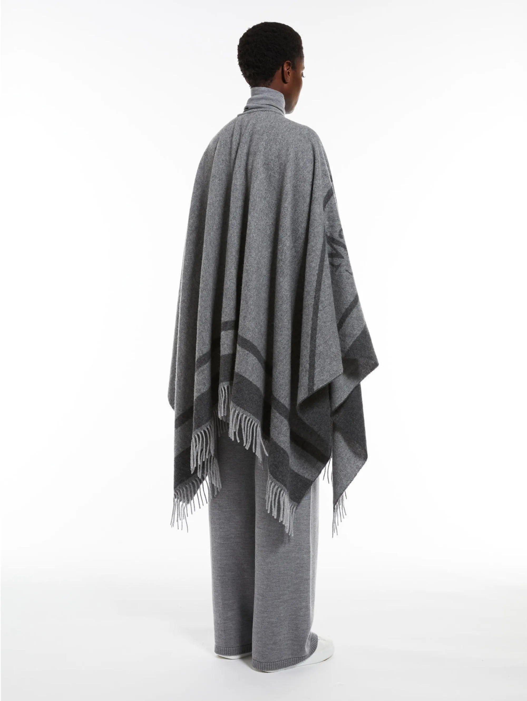 Poncho con Frange Grigio