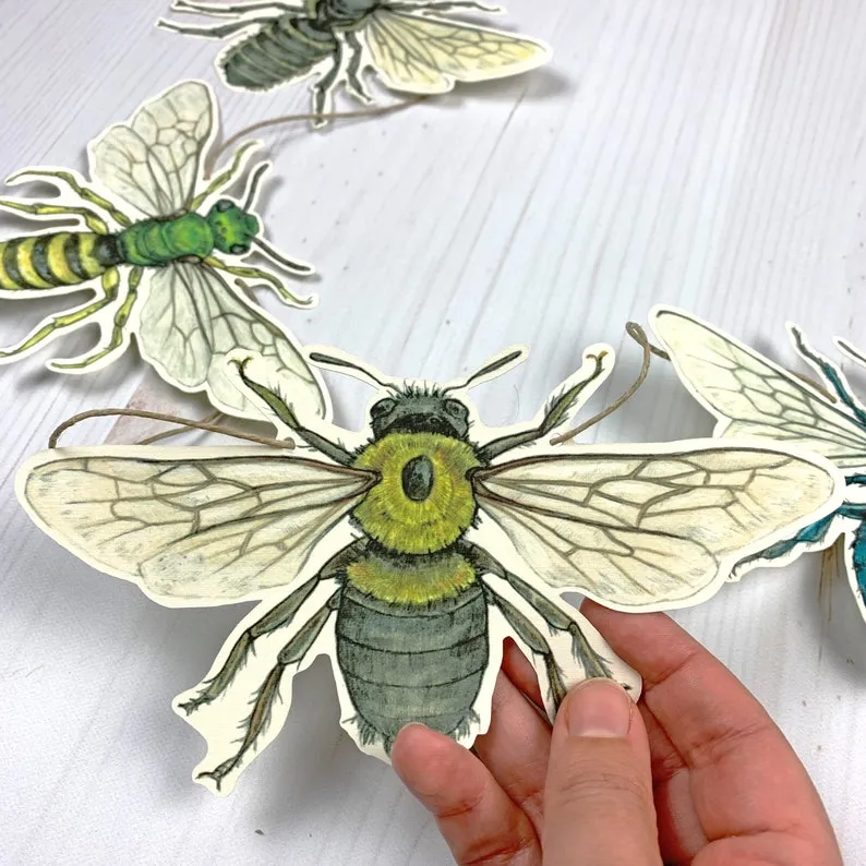 Sarah Draws Things Solitary Bee Garland